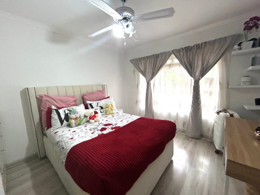 5 Bedroom Property for Sale in Beacon Bay Eastern Cape